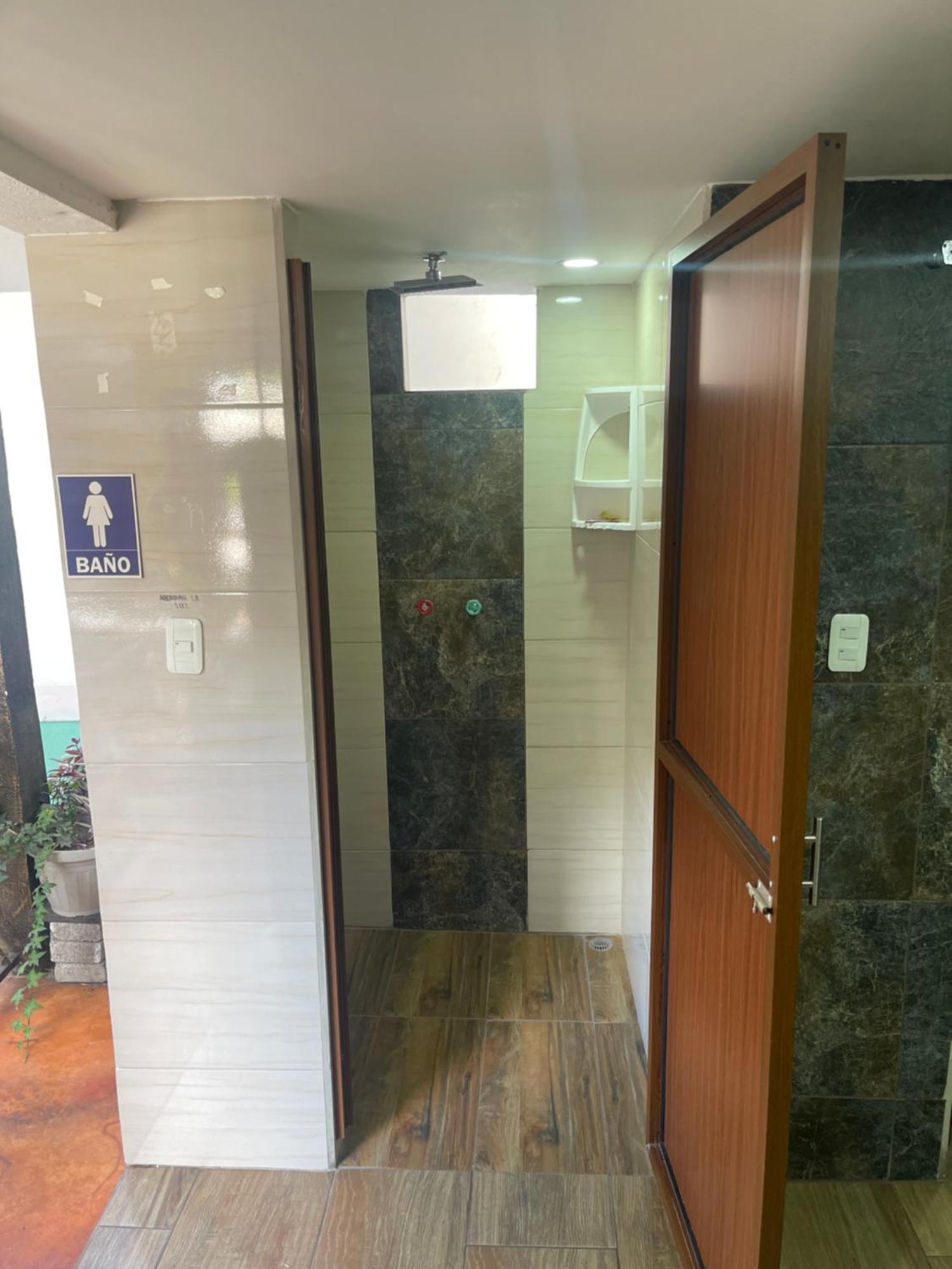 El Jardin Escondido Party Hostel Baños Εξωτερικό φωτογραφία